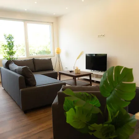 Dohann2 Zentrum, Messehalle, Stationnah & Privatparkplatz *