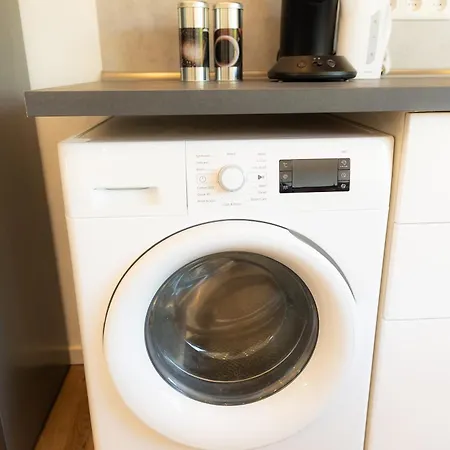 Dohann2 Zentrum, Messehalle, Stationnah & Privatparkplatz