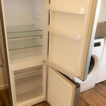 Dohann2 Zentrum, Messehalle, Stationnah & Privatparkplatz