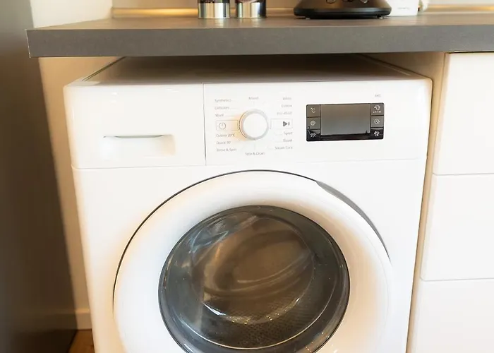 Dohann2 Zentrum, Messehalle, Stationnah & Privatparkplatz