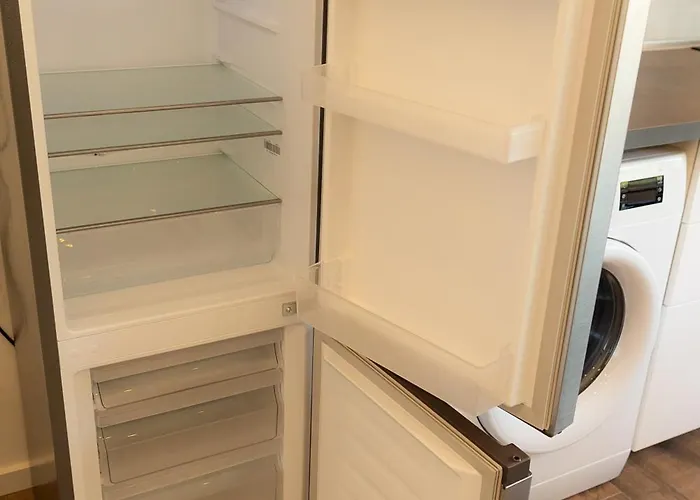 Dohann2 Zentrum, Messehalle, Stationnah & Privatparkplatz